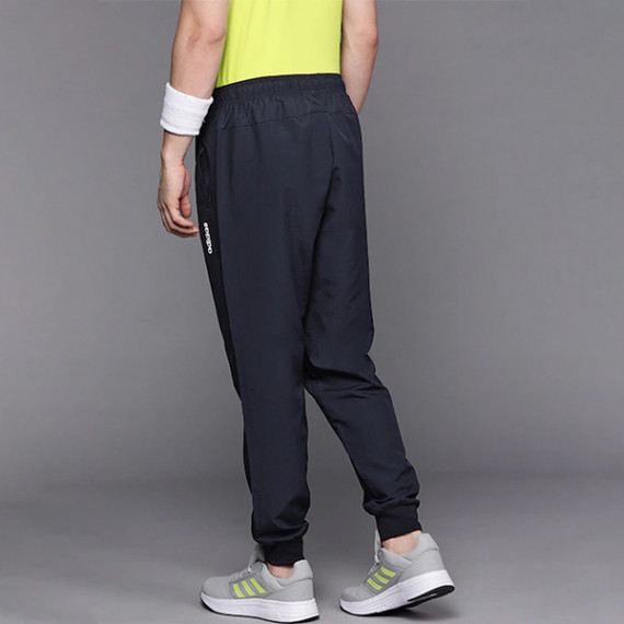 http://13.235.91.190/products/men-navy-blue-stanford-solid-joggers