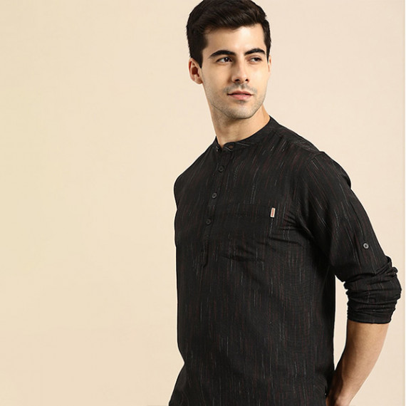 http://13.235.91.190/products/men-black-woven-design-kurta