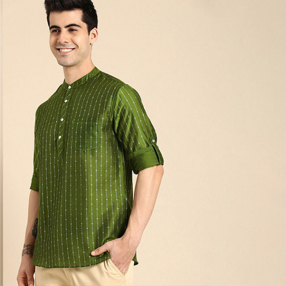 http://13.235.91.190/products/men-olive-green-gold-toned-ethnic-motifs-woven-design-kurta