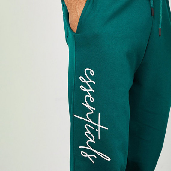 http://13.235.91.190/products/men-green-solid-relaxed-fit-cotton-joggers