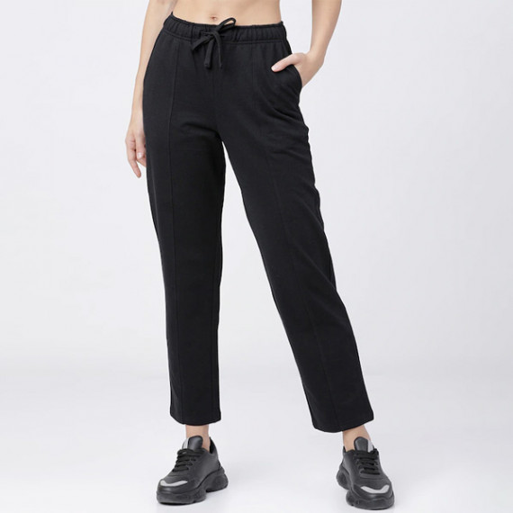 http://13.235.91.190/products/women-black-solid-cotton-track-pant-1