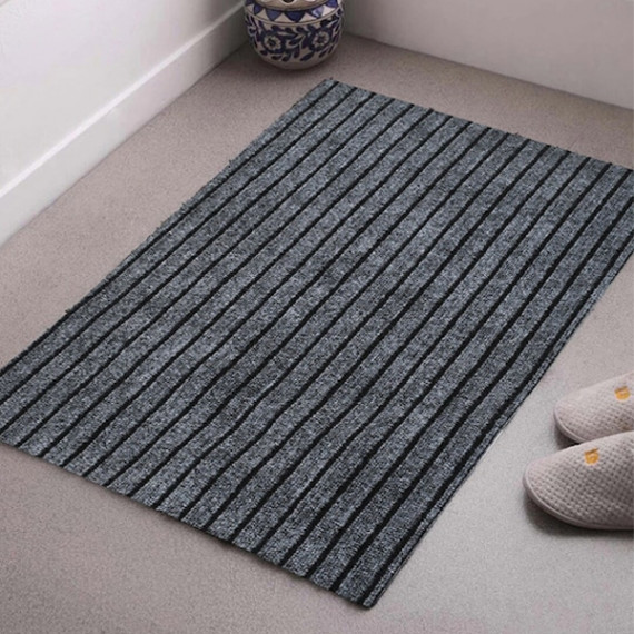 http://13.235.91.190/products/grey-black-striped-microfiber-anti-skid-door-mat