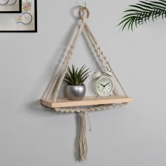 http://13.235.91.190/products/beige-triangle-macrame-wall-hanging-shelf