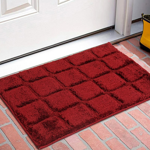 http://13.235.91.190/products/pack-of-3-maroon-textured-velvet-anti-skid-doormat