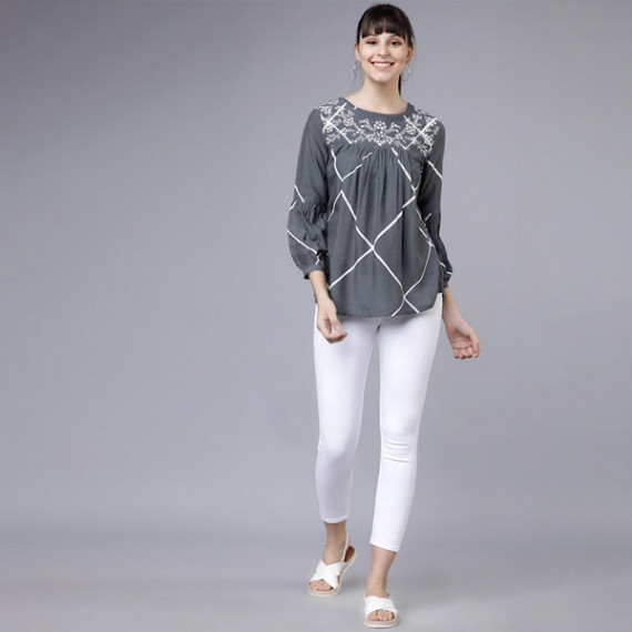 http://13.235.91.190/products/women-grey-and-white-printed-a-line-top