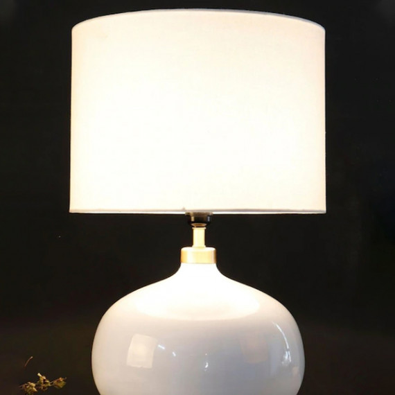 http://13.235.91.190/products/white-solid-handcrafted-bedside-standard-lamp