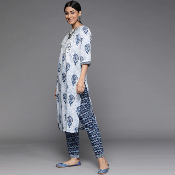 http://13.235.91.190/products/women-white-paisley-motifs-printed-pure-cotton-kurta-with-trousers-with-dupatta