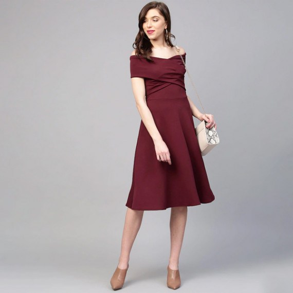 http://13.235.91.190/products/burgundy-off-shoulder-pleated-fit-flare-dress