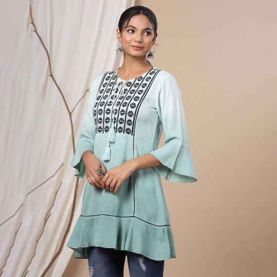 http://13.235.91.190/products/women-green-tunics