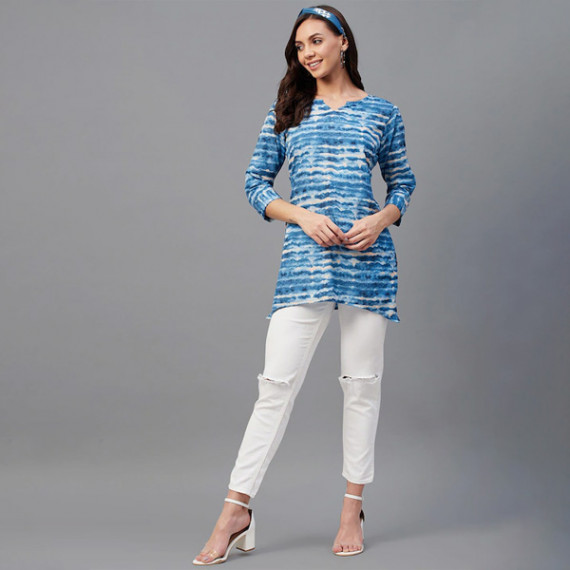 http://13.235.91.190/products/women-blue-tunics