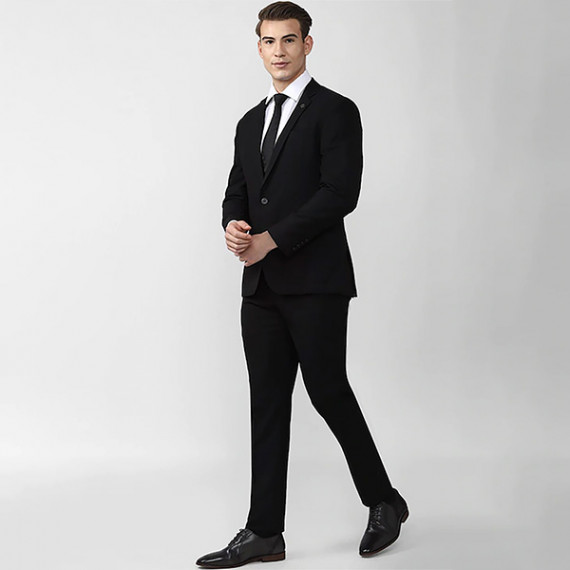 http://13.235.91.190/products/manq-mens-slim-fit-suit