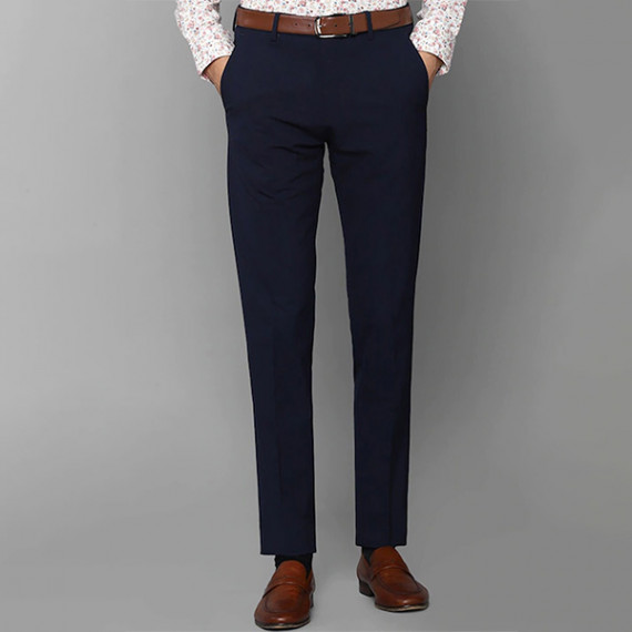 http://13.235.91.190/products/men-navy-blue-slim-fit-trousers