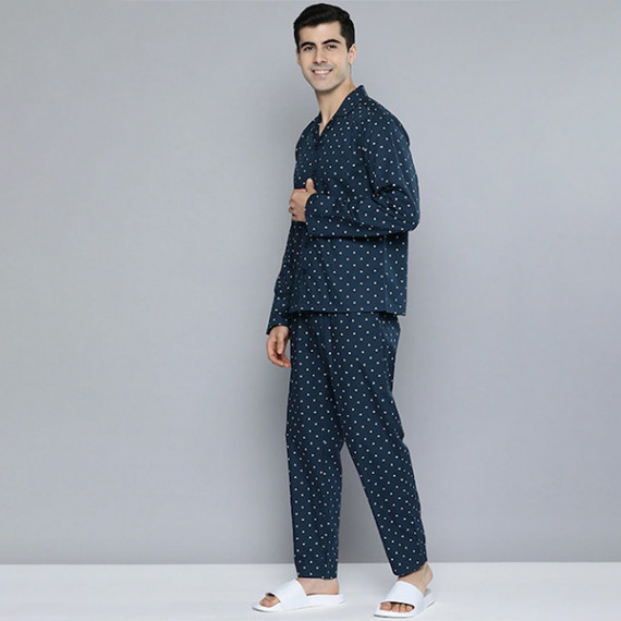 http://13.235.91.190/products/men-navy-blue-white-printed-pure-cotton-night-suit