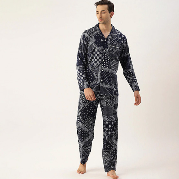 http://13.235.91.190/products/men-navy-blue-white-printed-night-suit-1