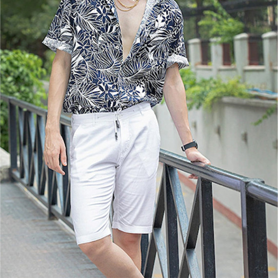 http://13.235.91.190/products/men-white-solid-slim-fit-regular-shorts