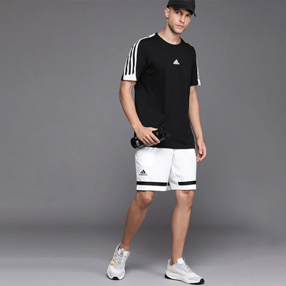 http://13.235.91.190/products/men-white-black-club-brand-logo-printed-tennis-sports-shorts