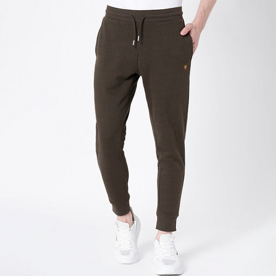 http://13.235.91.190/products/men-olive-solid-joggers