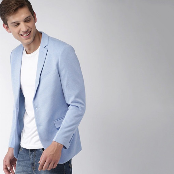 http://13.235.91.190/products/men-blue-solid-single-breasted-knitted-blazer