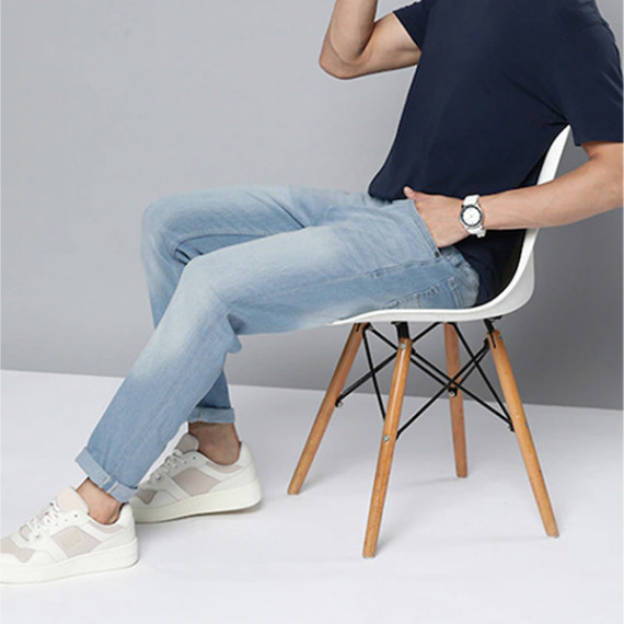 http://13.235.91.190/products/men-blue-slim-tapered-fit-light-fade-stretchable-jeans