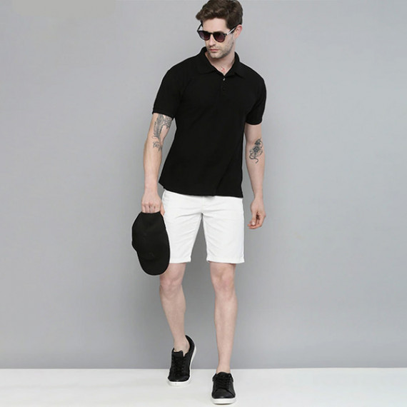 http://13.235.91.190/products/men-white-slim-fit-chino-shorts