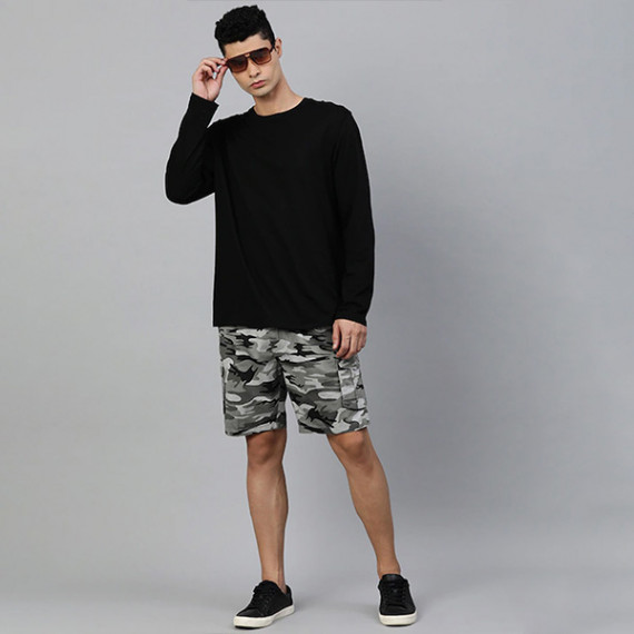 http://13.235.91.190/products/men-charcoal-grey-camouflage-printed-pure-cotton-cargo-shorts