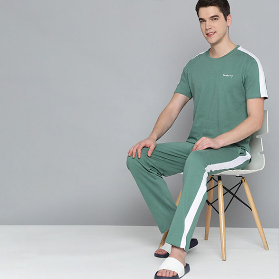 http://13.235.91.190/products/men-green-white-side-stripes-pure-cotton-pyjama-set