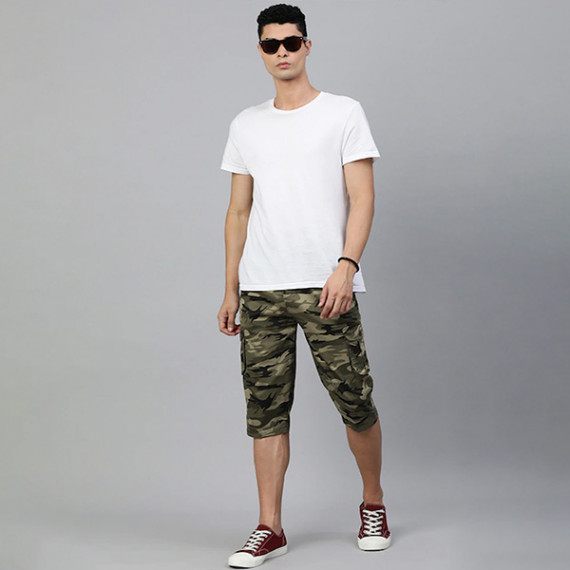 http://13.235.91.190/products/men-olive-green-beige-camouflage-printed-pure-cotton-34th-cargo-shorts