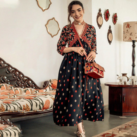 http://13.235.91.190/products/black-orange-ethnic-motifs-printed-maxi-dress