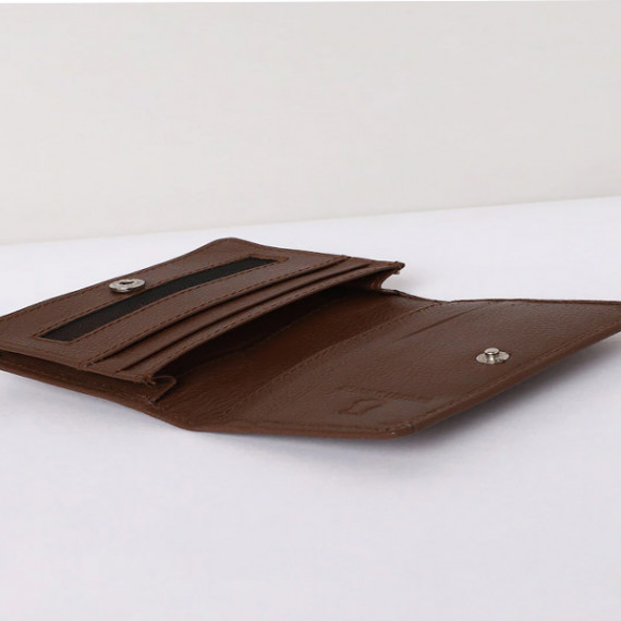 http://13.235.91.190/products/men-tan-leather-two-fold-wallet